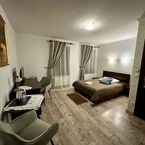 Hotel Dworek Złoty Róg I Restauracja